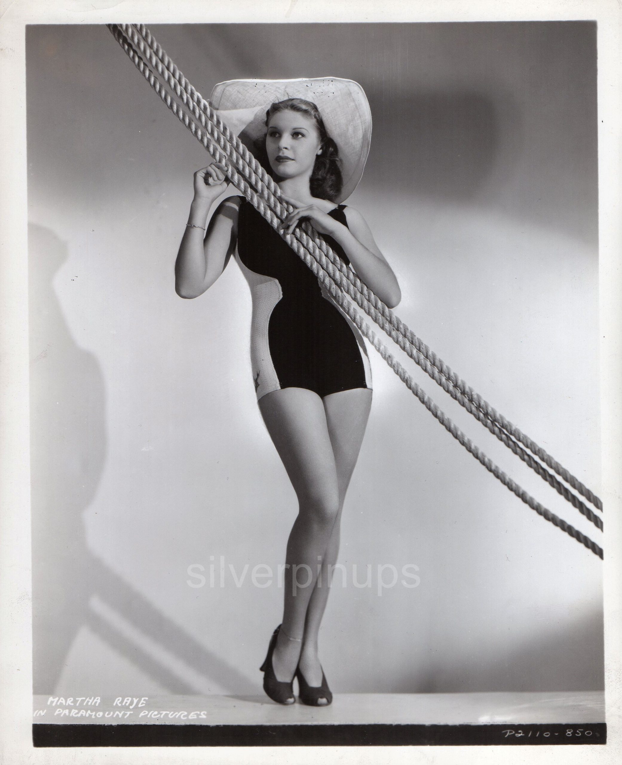 Navy Blues Martha Raye 1941 Photo Print (16 x 20) 